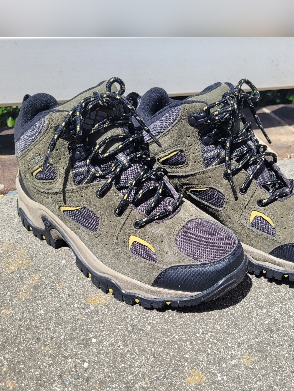 Columbia Hiking Boots | Like New | Mens 7/ Wms-8.5